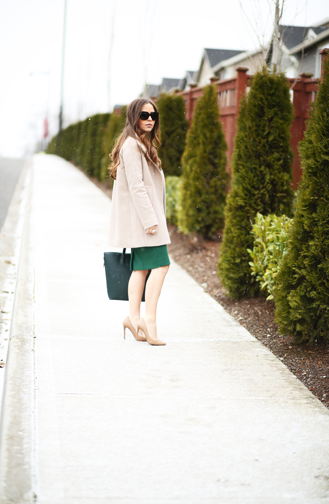 tan coat green bag nude shoes